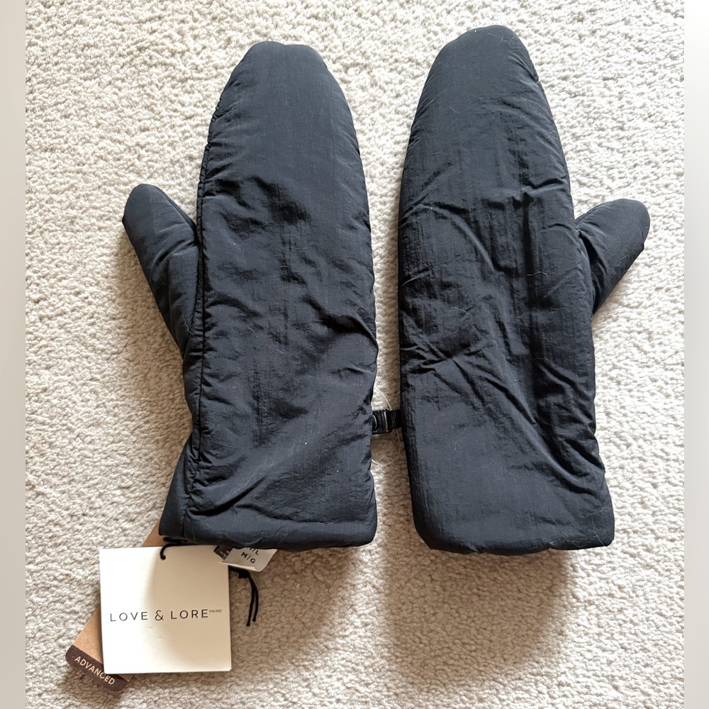 BNWT: love & lore mittens